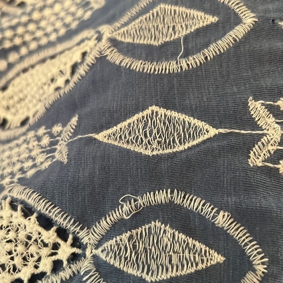 Chico women’s off the shoulder long sleeve and lace shirt - Picture 7 of 8